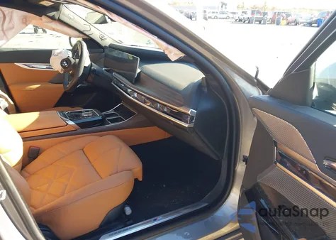 2024 BMW 740I xDrive z USA, uszkodzony, nr VIN WBA33EH08RCR00014